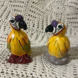 Ark Safari Lynda Corneille
PARROTS Salt & Pepper
Shakers NEW 2013
